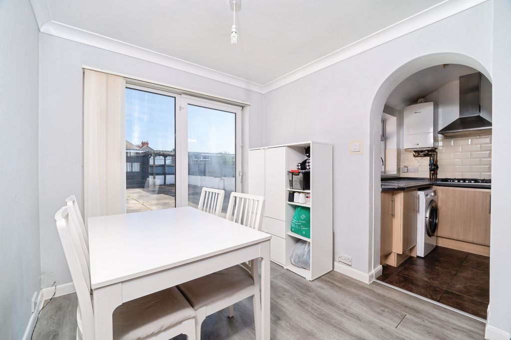 Property photo 3 of 14 Dining Area