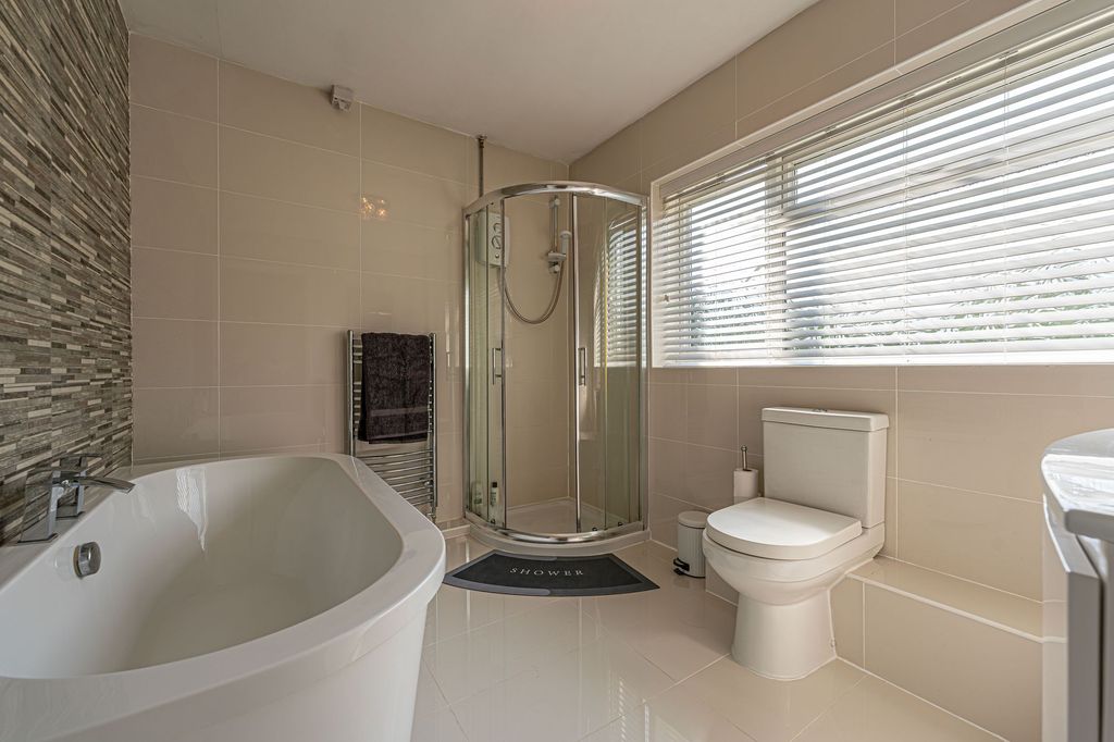 Property photo 2 of 34