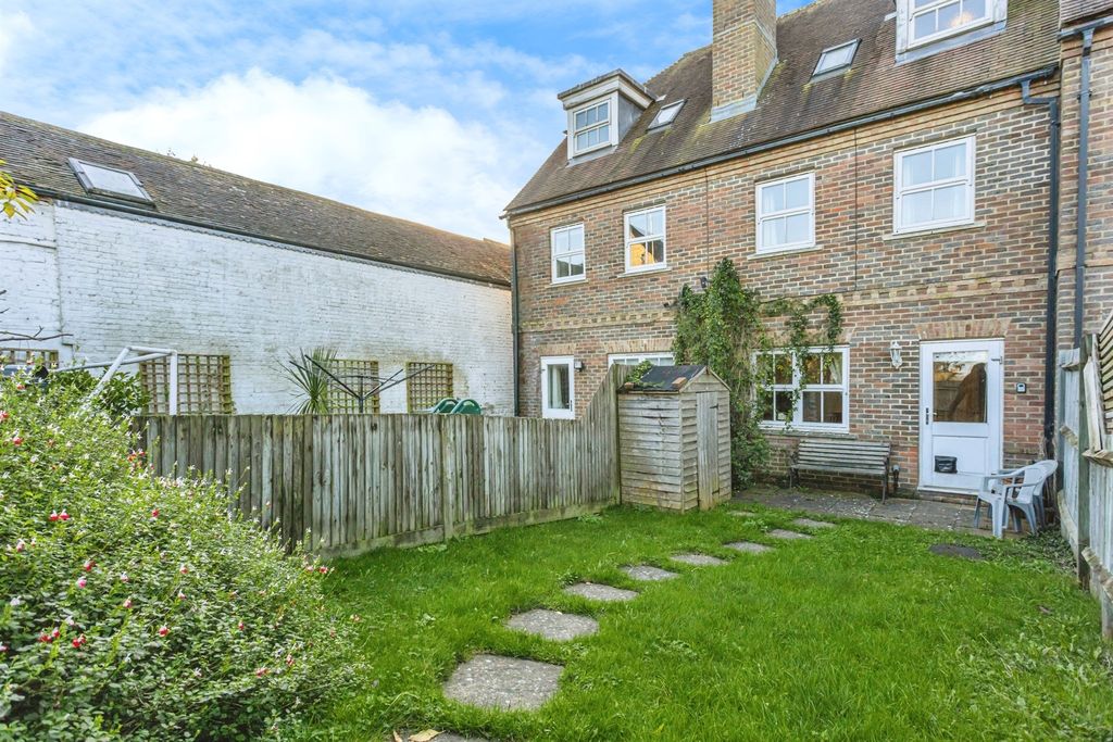 Property photo 2 of 20
