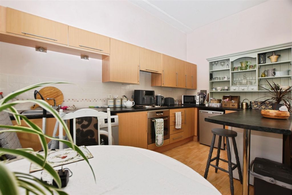 Property photo 3 of 9 Living/ Kitchen, Diner