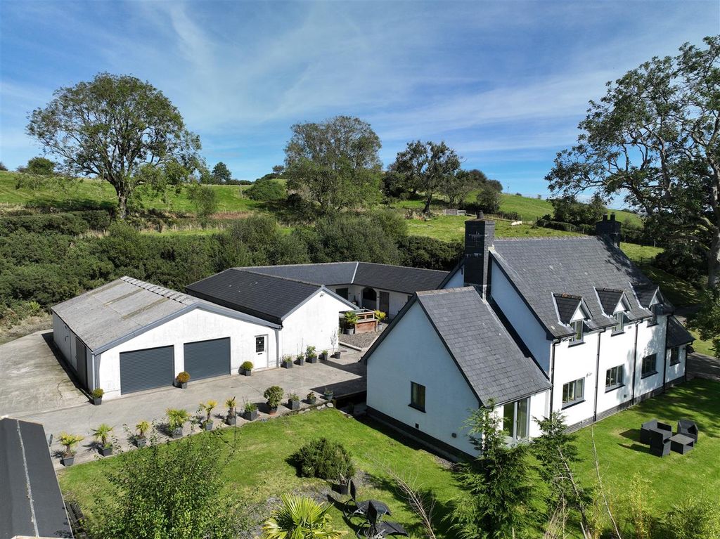 Property photo 1 of 65 Description