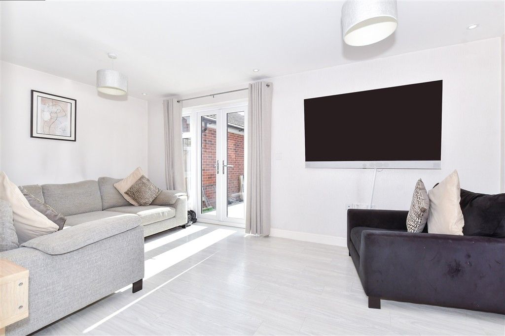 Property photo 1 of 10 Lounge