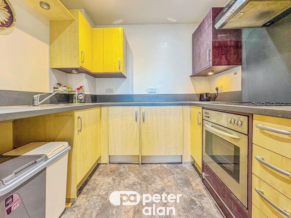 Property photo 3 of 10 Kitchen