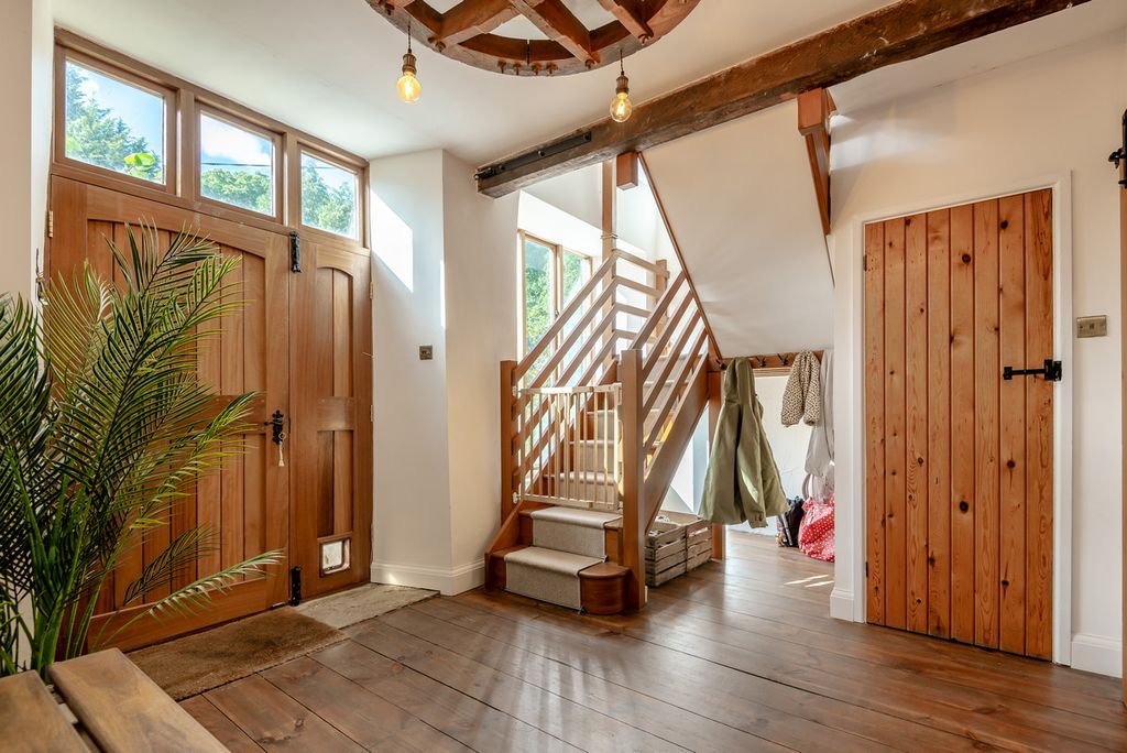 Property photo 2 of 33