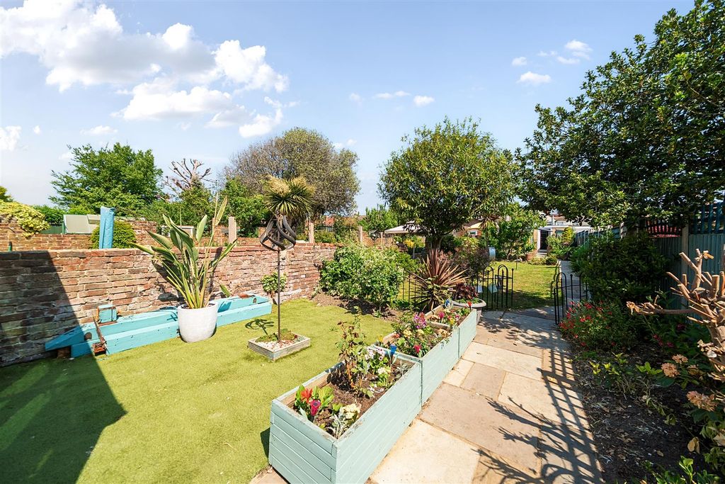 Property photo 1 of 19 Garden
