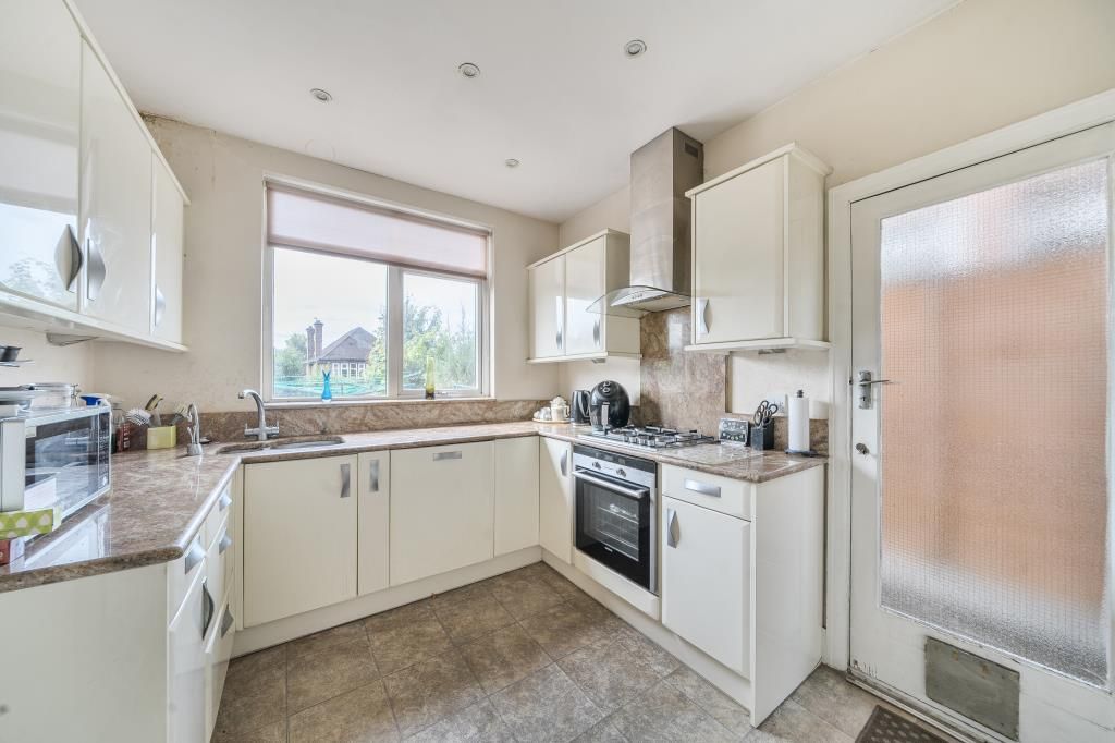 Property photo 3 of 20 Kitchen