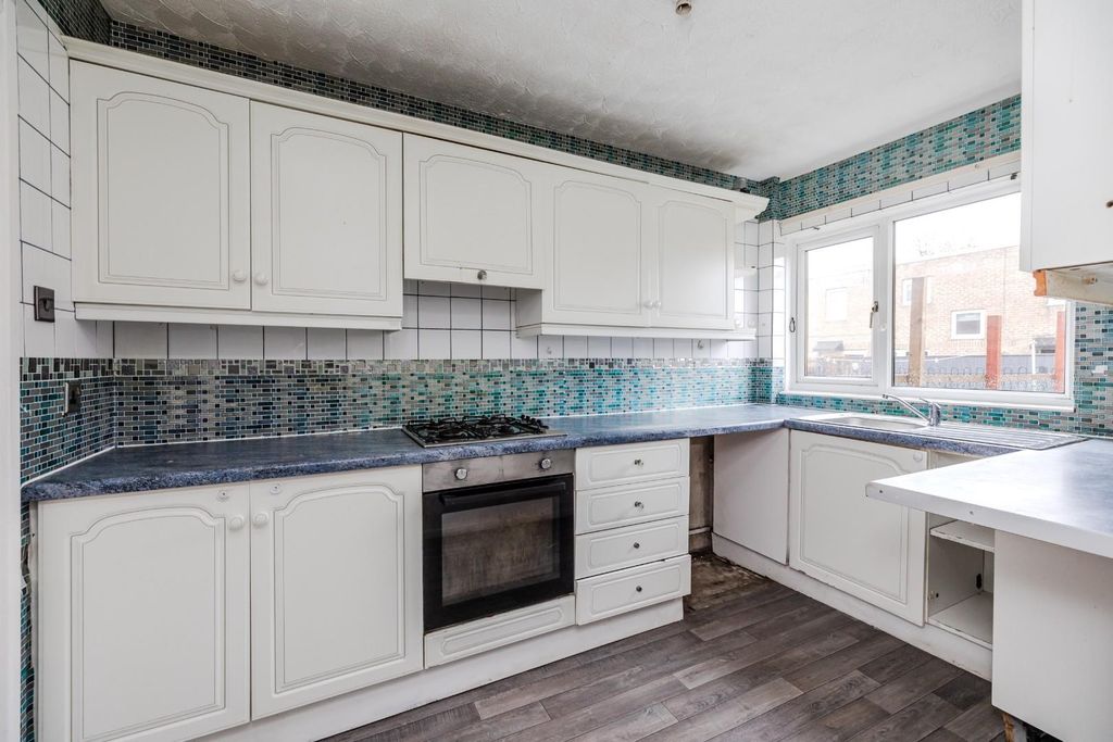 Property photo 2 of 12 Kitchen