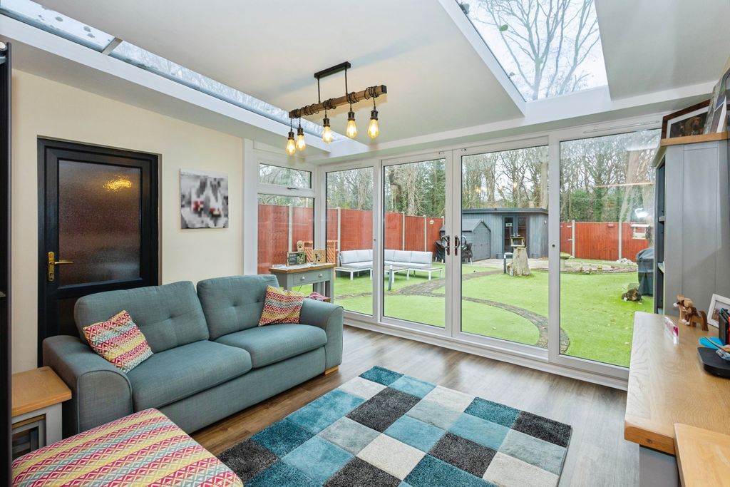 Property photo 2 of 19 Conservatory (1)