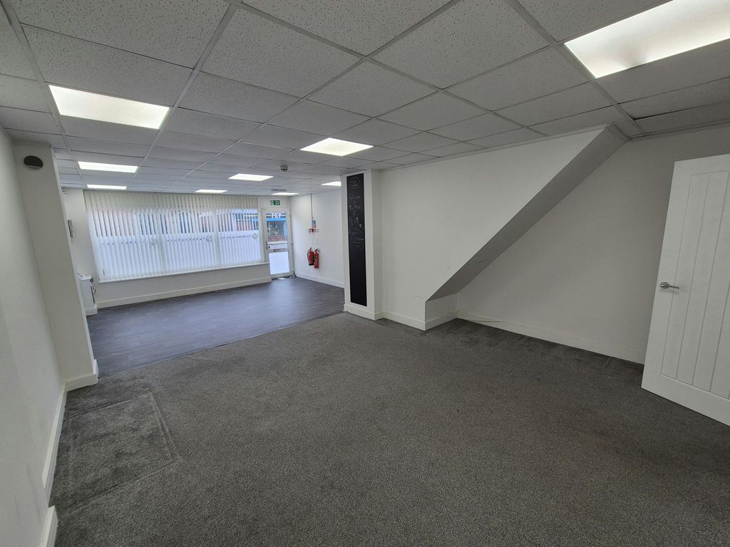 Property photo 3 of 7 Ground Floor