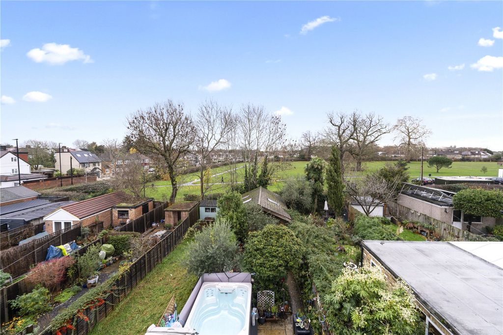 Property photo 2 of 8 Picture No. 12