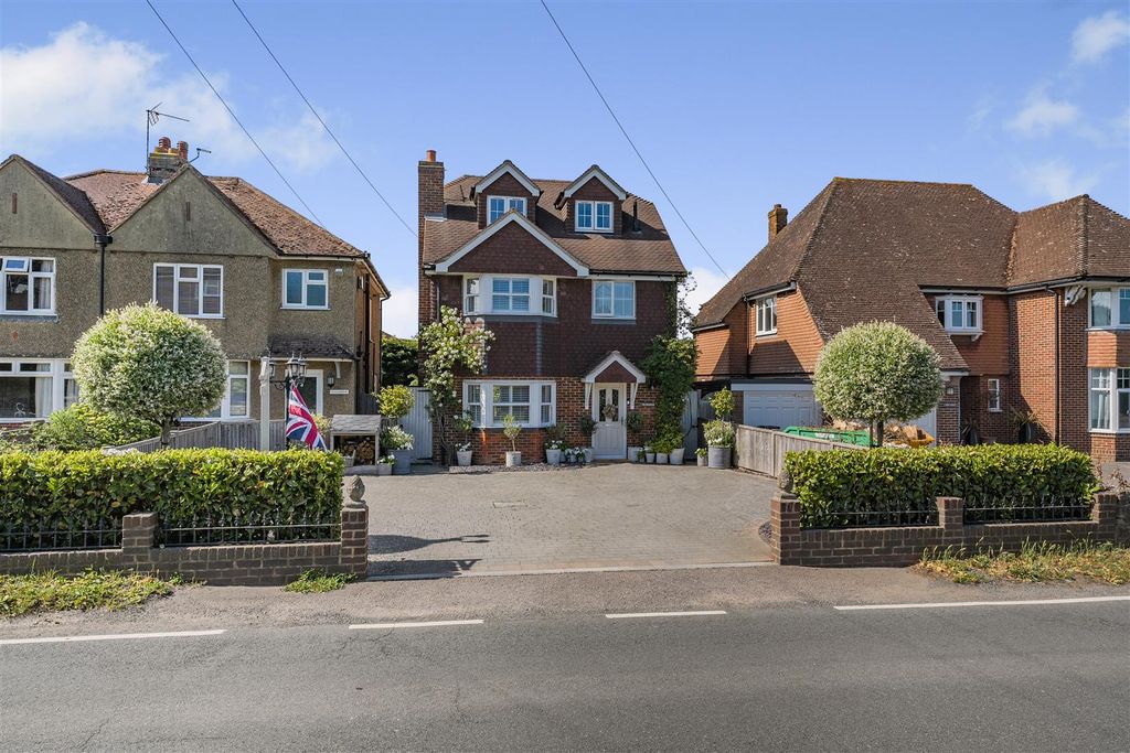 Property photo 1 of 26 8650932-Exterior01.Jpg