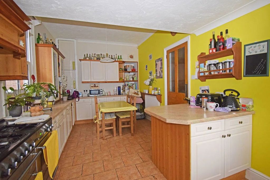 Property photo 2 of 19