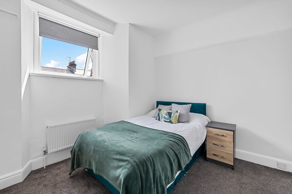 Property photo 3 of 6 0008