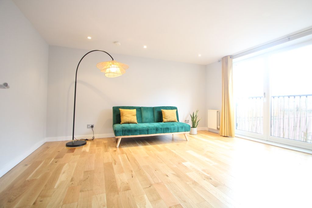 Property photo 3 of 17 Lounge