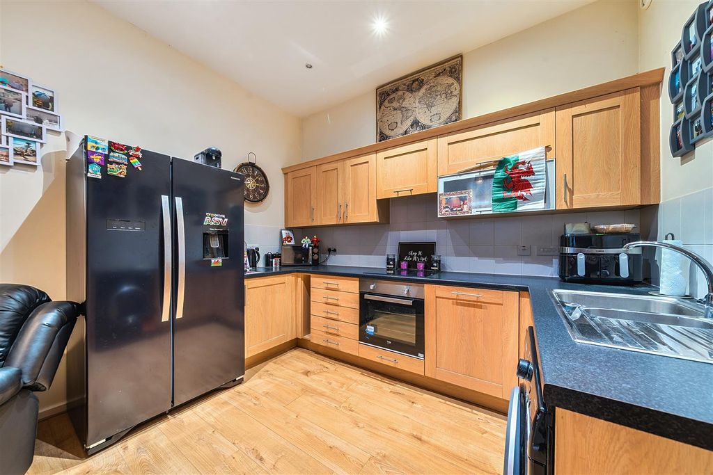 Property photo 2 of 19 Kitchen