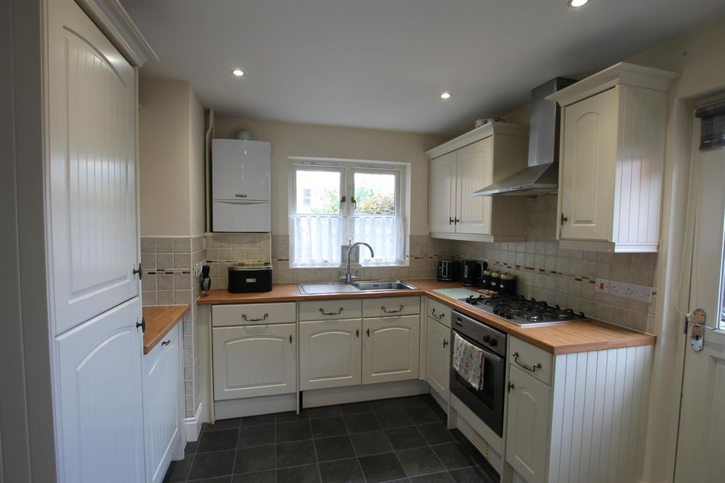 Property photo 2 of 4 .