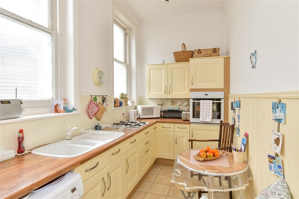 Property photo 2 of 11 Kitchen