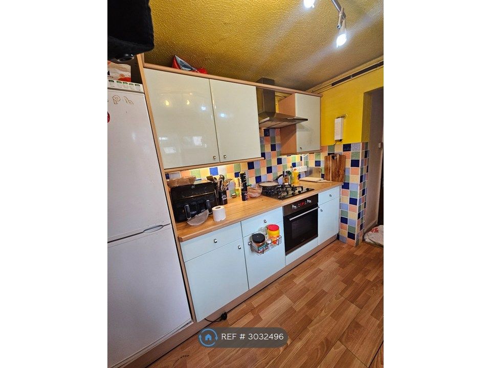 Property photo 3 of 5 Kitchen