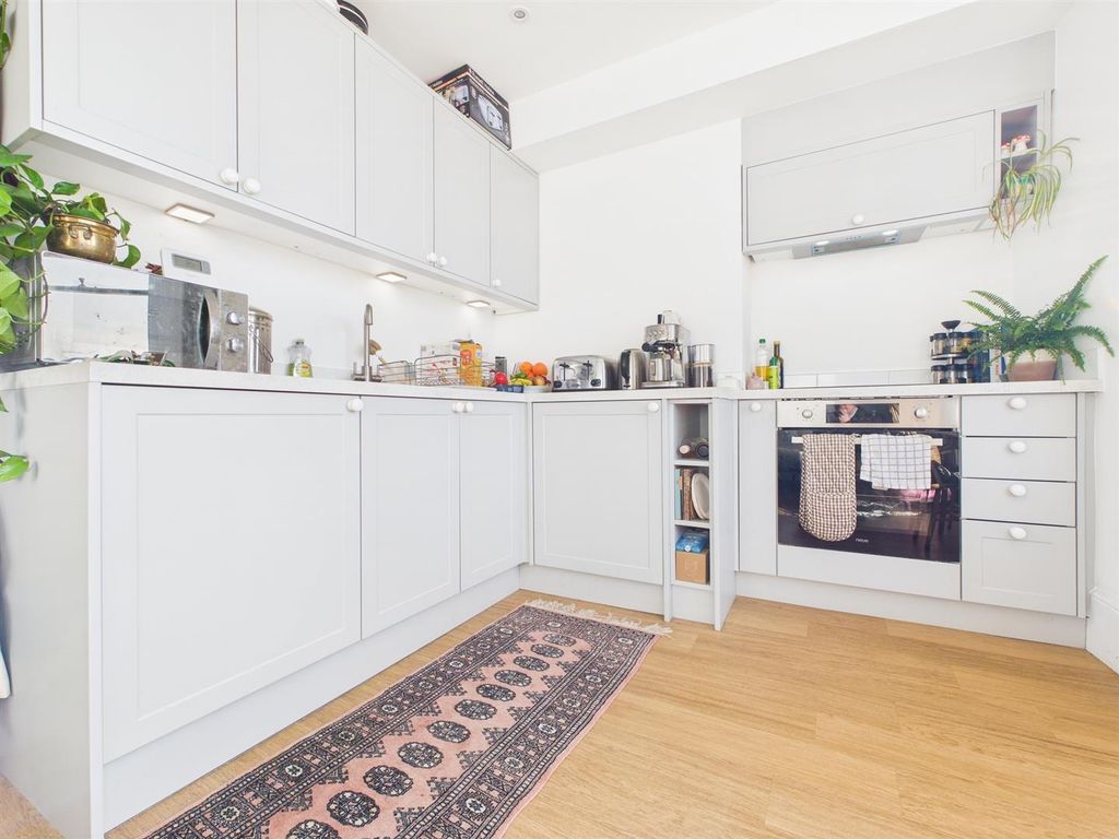 Property photo 2 of 9 Cam04311G0-Pr0101-Still004.Jpg