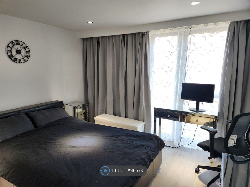 Property photo 1 of 13 Bedroom - 1