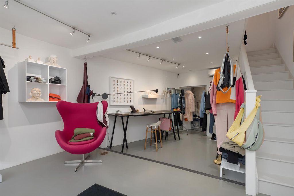 Property photo 3 of 18 High Street, Whitstable