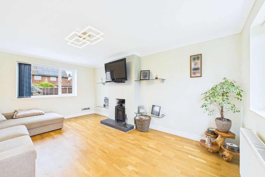 Property photo 2 of 34