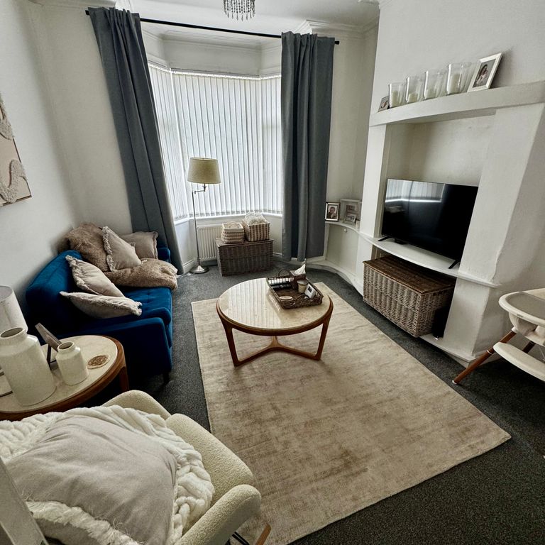 Property photo 2 of 7 Living Room