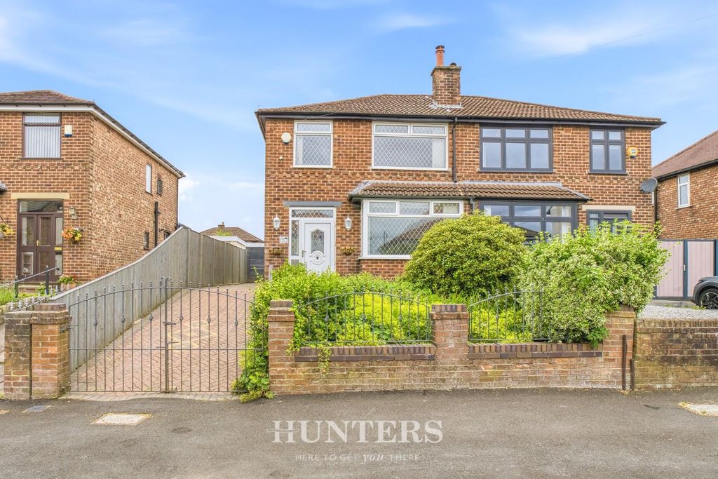Property photo 1 of 25 Parkfield Road North (32).Jpg