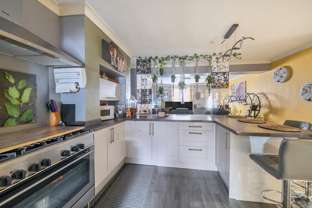 Property photo 3 of 21 Kitchen