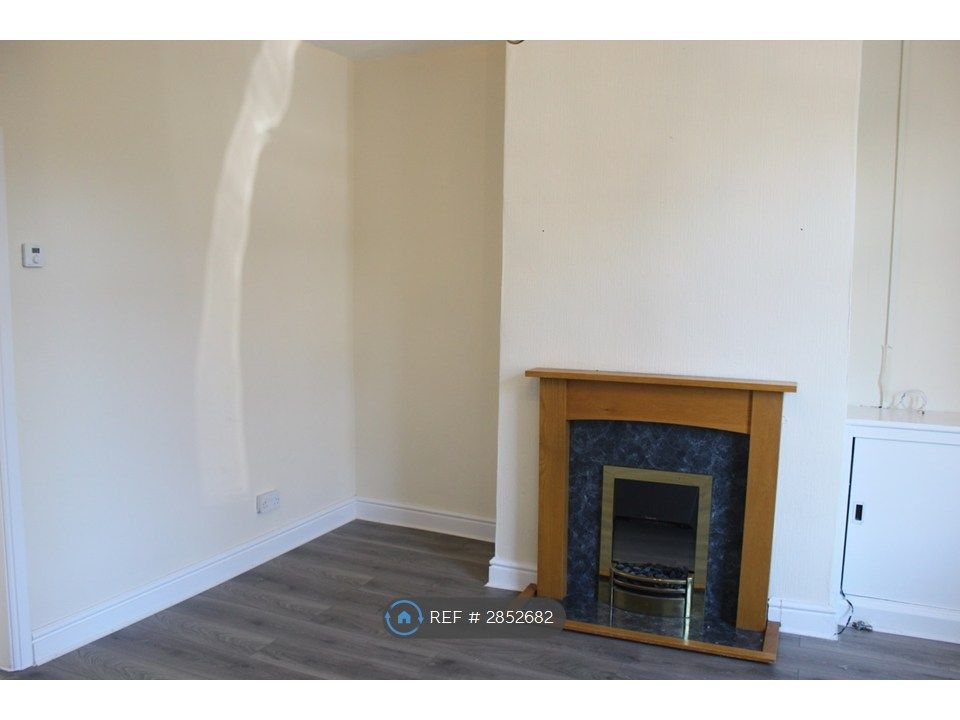 Property photo 3 of 8 Lounge