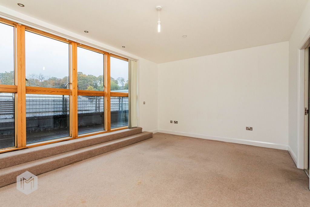 Property photo 2 of 16 Picture No. 15