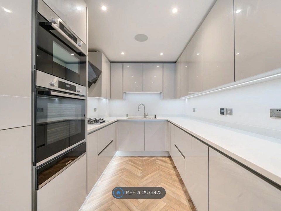 Property photo 3 of 15 Kitchen