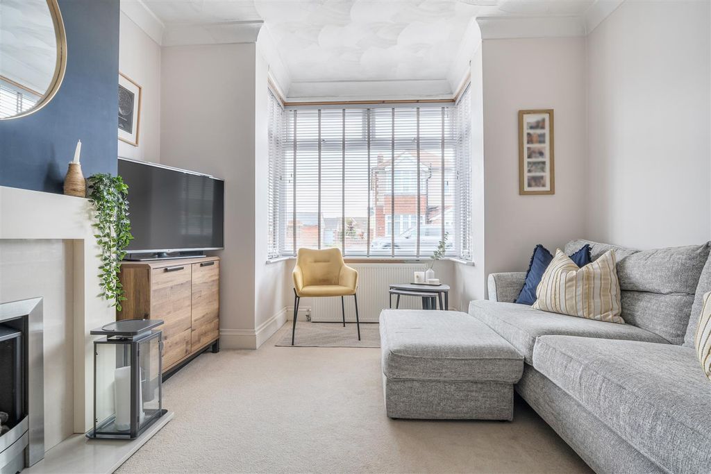Property photo 3 of 22 1329282-22-687Fbe4A6Fcb6.Jpg