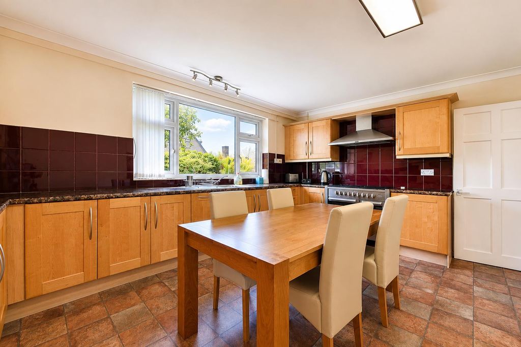 Property photo 3 of 27 35.Png