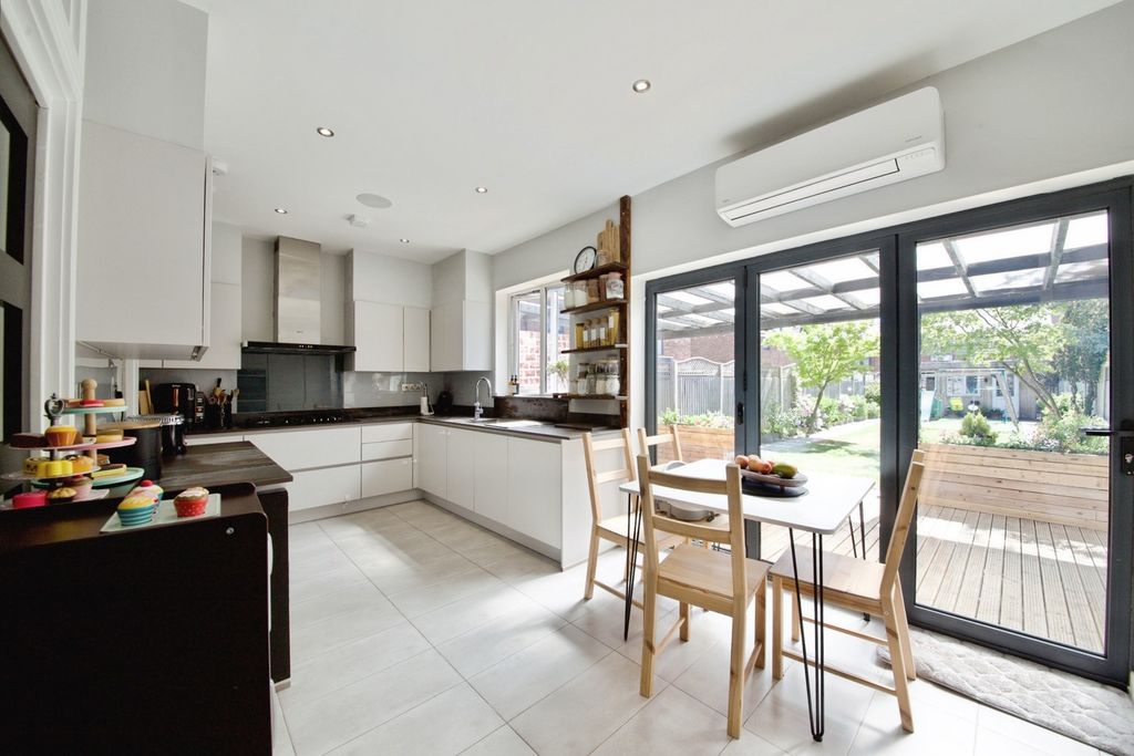 Property photo 2 of 22 Pbox-Img.Jpg