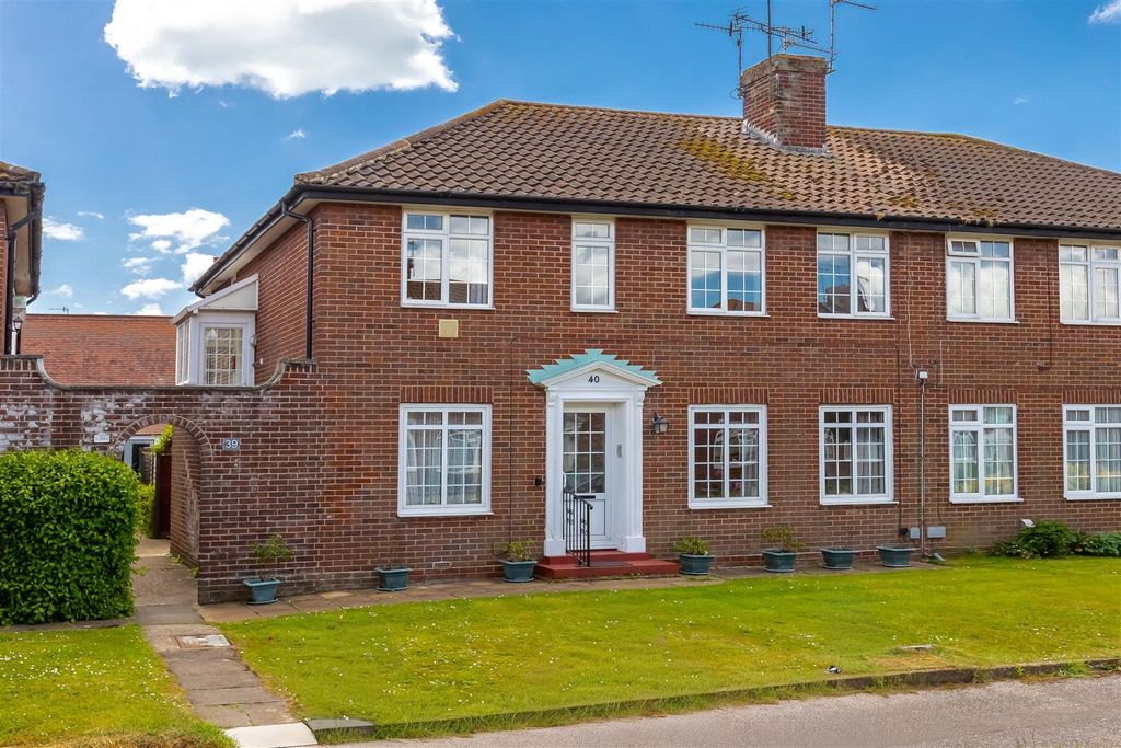 Property photo 1 of 12 Gaisford Close_18.Jpg