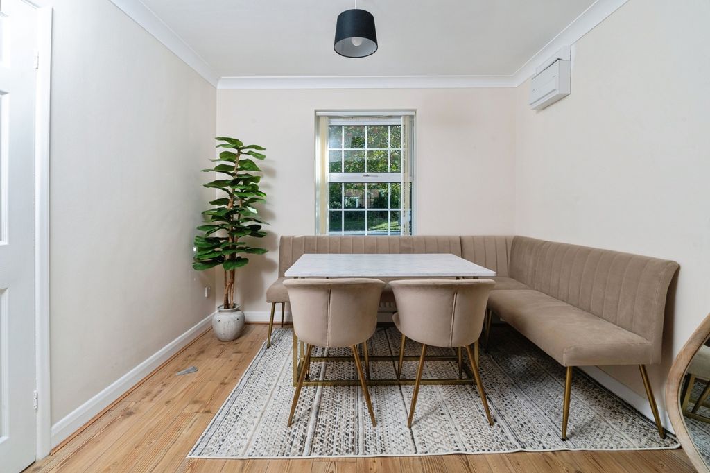 Property photo 3 of 31 Pbox-Img.Jpg