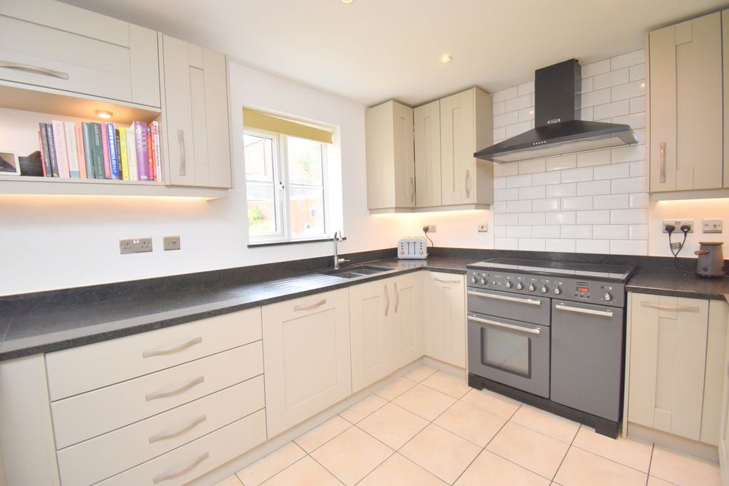 Property photo 3 of 27