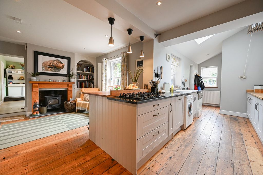 Property photo 3 of 16