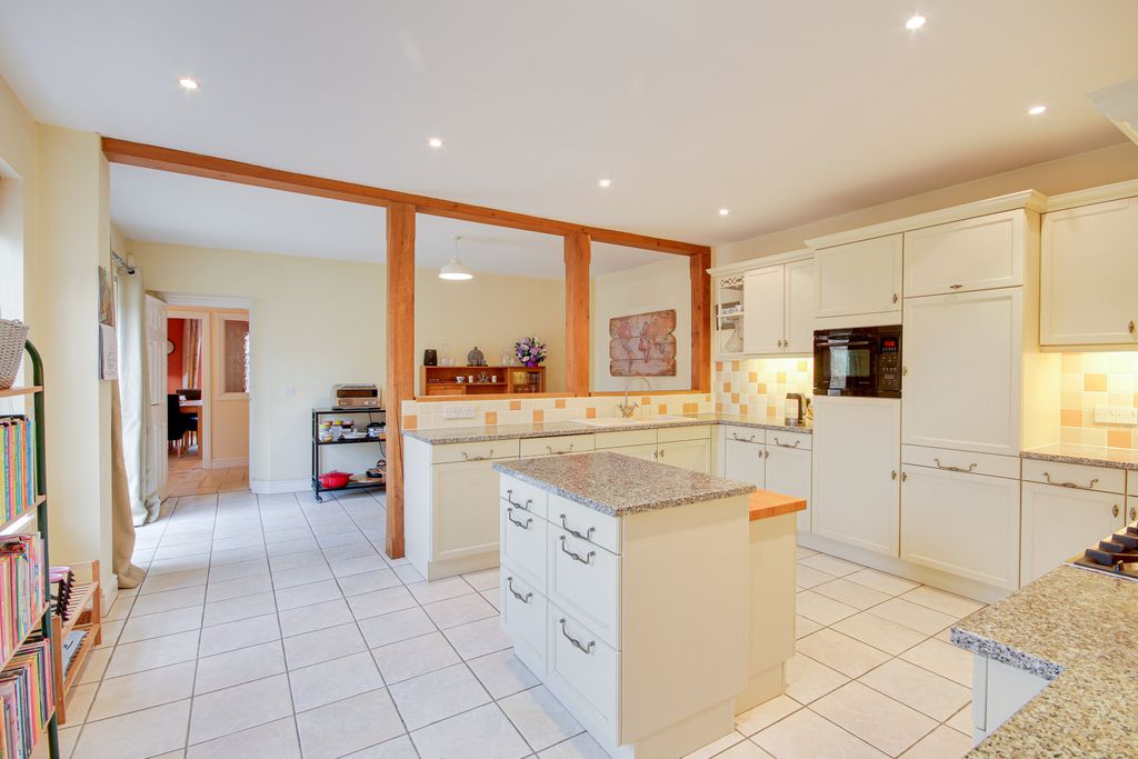 Property photo 2 of 35