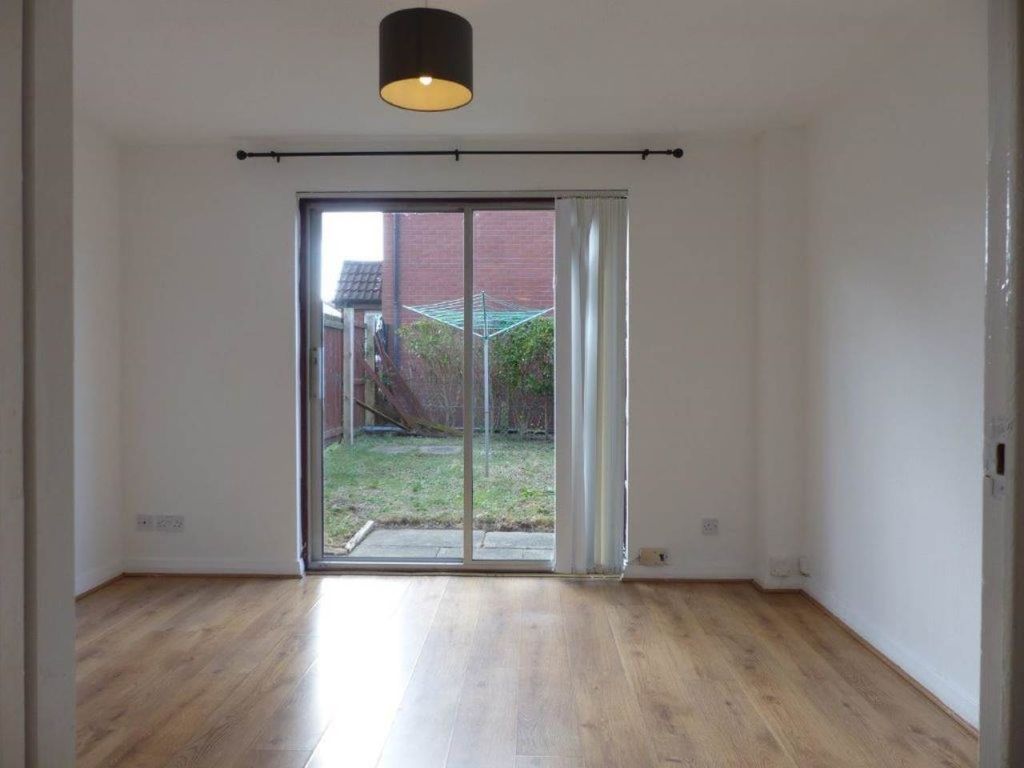 Property photo 3 of 8 P1070646