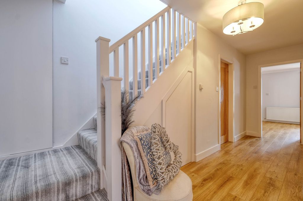 Property photo 3 of 31
