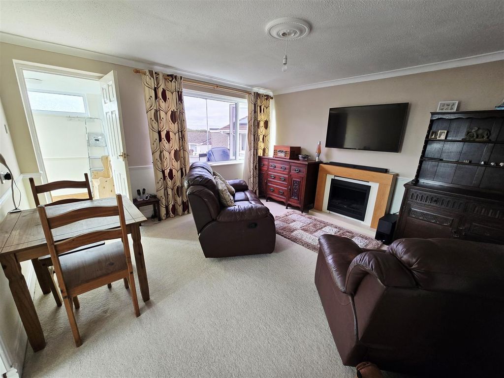 Property photo 2 of 14 20251006_125035.Jpg