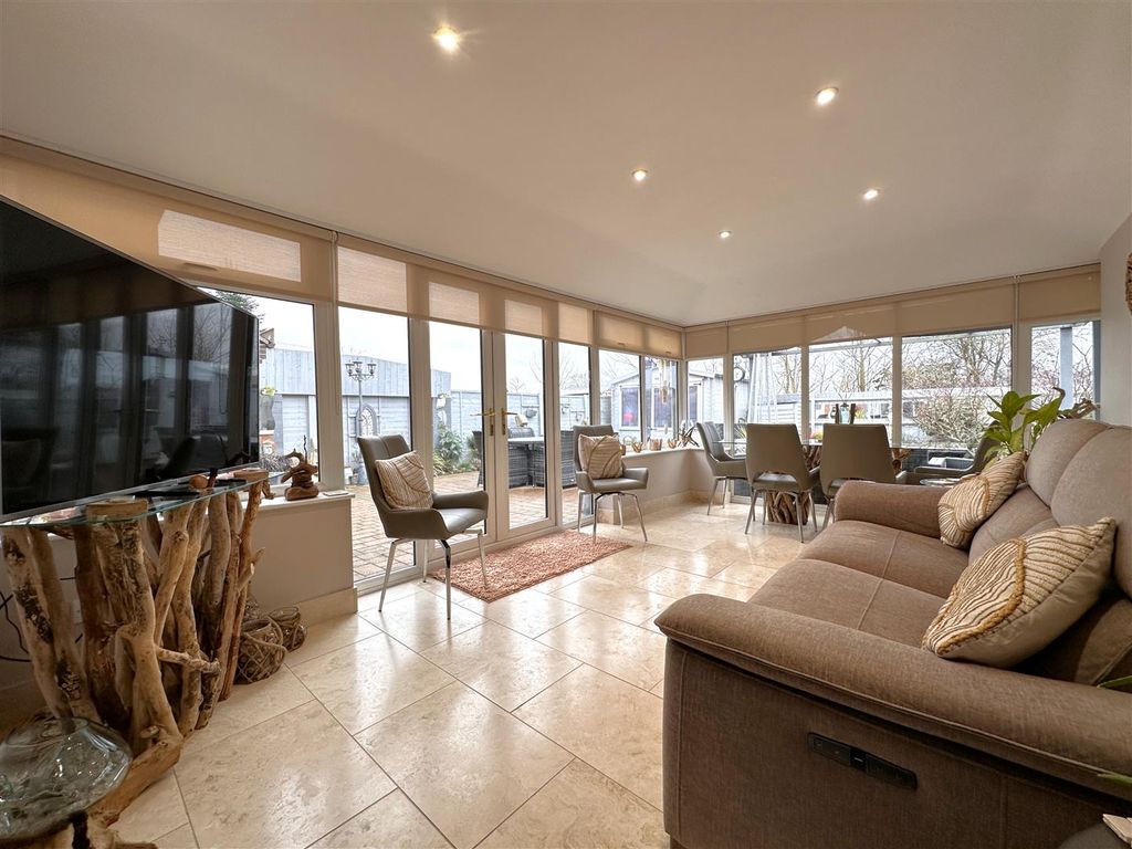 Property photo 2 of 25 Generous Multi-Purpose Family Room 482
