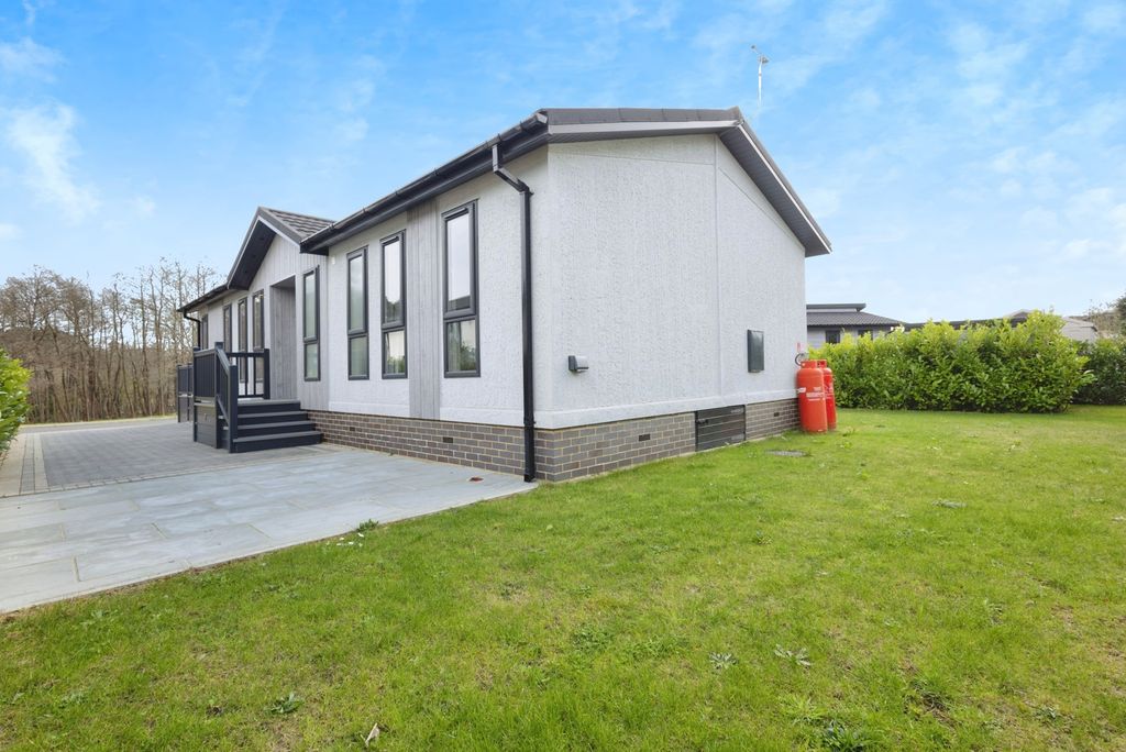 Property photo 1 of 17 Photo