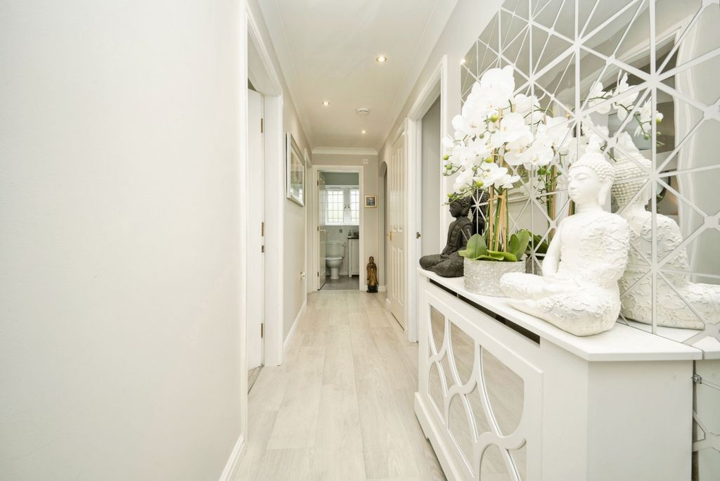 Property photo 3 of 20 Hallway