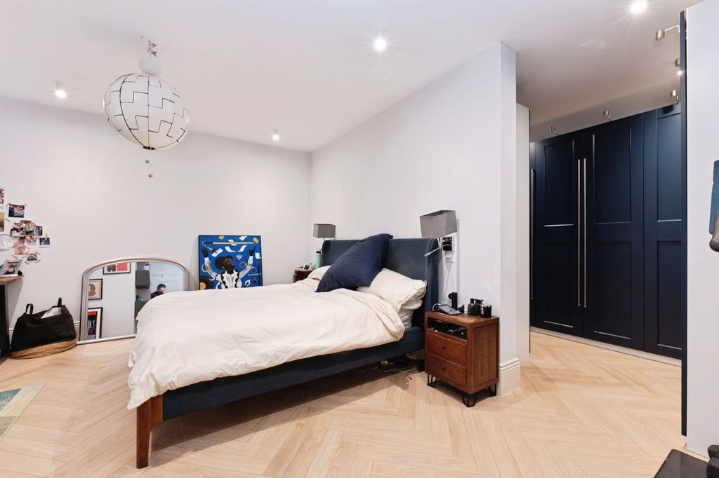 Additional image 7 of 3 bed flat for saleEpsom Road, Guildford, Surrey GU1