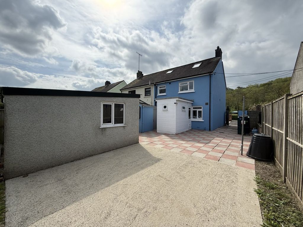 Property photo 3 of 33