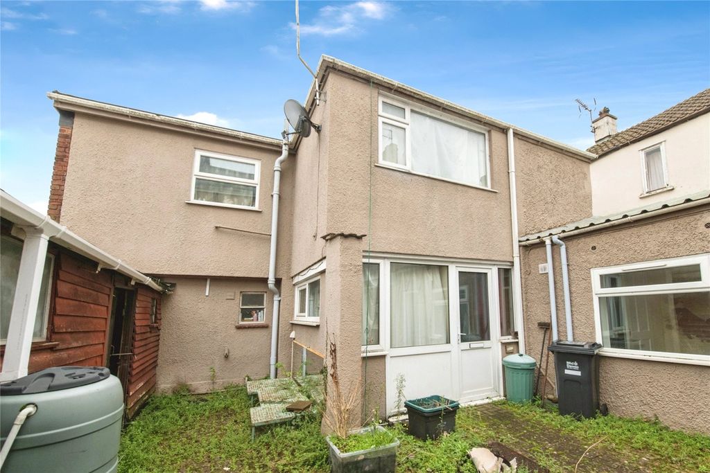 Property photo 2 of 18 Picture No. 11