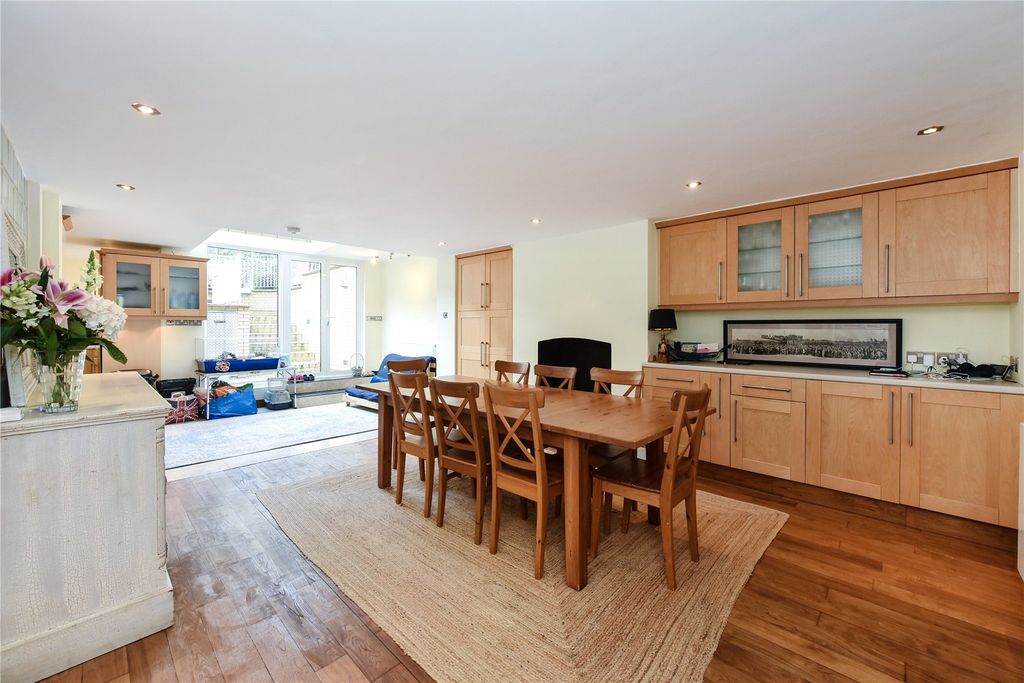 Property photo 3 of 19 Picture No. 17